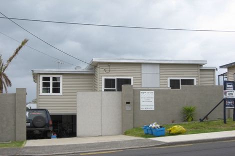 Photo of property in 1065 Whangaparaoa Road, Tindalls Beach, Whangaparaoa, 0930
