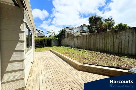 Photo of property in 6a Cambric Place, Botany Downs, Auckland, 2010