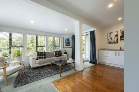 Photo of property in 24 Seaview Road, Piha, New Lynn, 0772