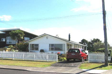 Photo of property in 62 Woodlands Crescent, Browns Bay, Auckland, 0630