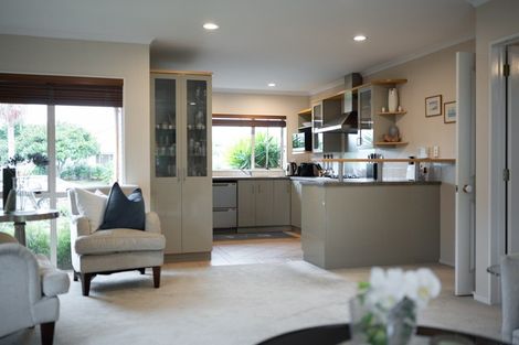 Photo of property in 103 Golfland Drive, Golflands, Auckland, 2013