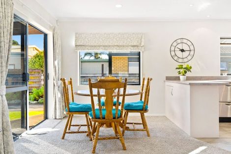 Photo of property in 30d Elizabeth Street, Orewa, 0931