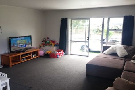 Photo of property in 111 Oakfield Crescent, Pukete, Hamilton, 3200