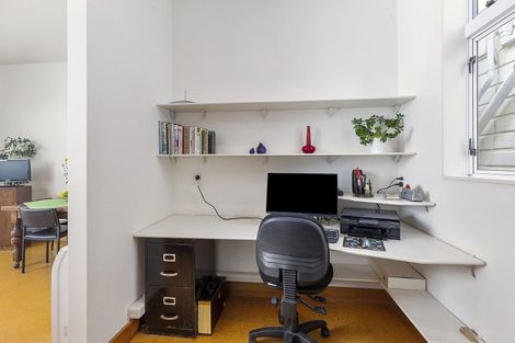 Photo of property in 46 Hawker Street, Mount Victoria, Wellington, 6011