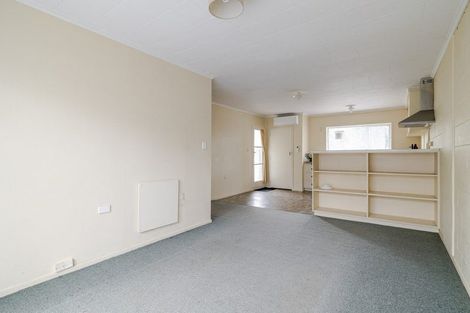 Photo of property in 3 Seddon Street, Takaro, Palmerston North, 4412