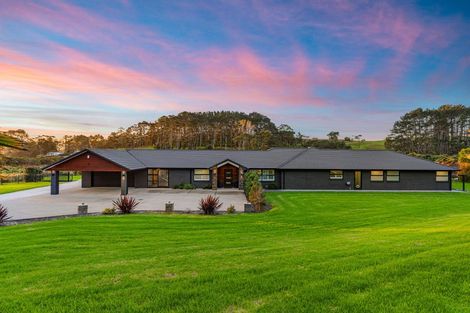 Photo of property in 121 Valley Road, Waimauku, 0881