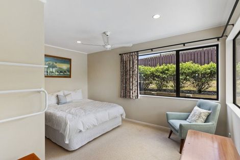 Photo of property in 33 Marina View Drive, West Harbour, Auckland, 0618