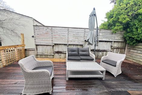 Photo of property in 2/260 Sunset Road, Windsor Park, Auckland, 0632