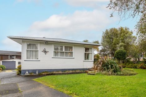 Photo of property in 35 Castleford Street, Green Bay, Auckland, 0604