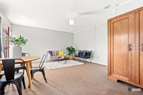 Photo of property in 2/2 Bentinck Street, Wallaceville, Upper Hutt, 5018