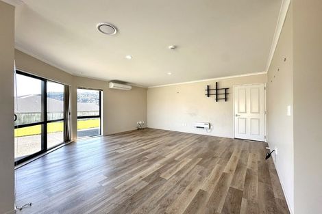 Photo of property in 9 Percy Kinsman Crescent, Riverstone Terraces, Upper Hutt, 5018