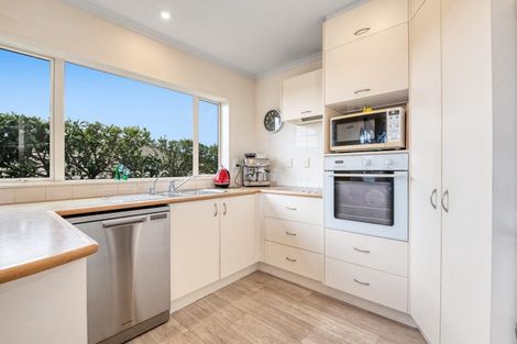 Photo of property in 16 Elan Place, Stanmore Bay, Whangaparaoa, 0932