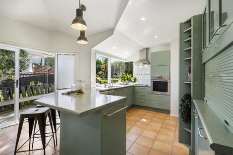 Photo of property in 10 Brunton Place, Glenfield, Auckland, 0629