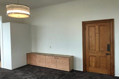 Photo of property in 43 Grant Road, Thorndon, Wellington, 6011