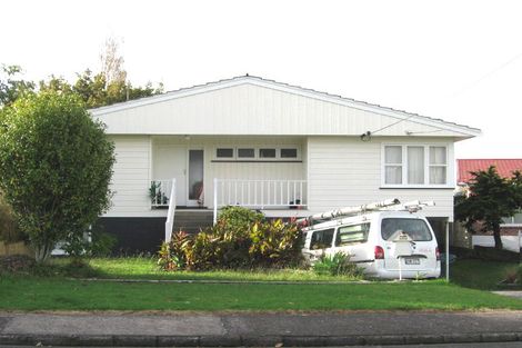 Photo of property in 100 Tiroroa Avenue, Te Atatu South, Auckland, 0610