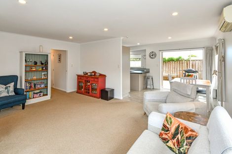 Photo of property in 25c Youngs Road, Papakura, 2110