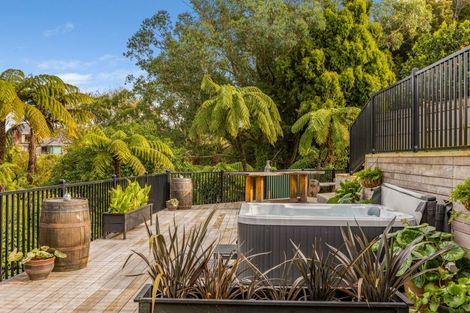 Photo of property in 22 Kinross Drive, Merrilands, New Plymouth, 4312