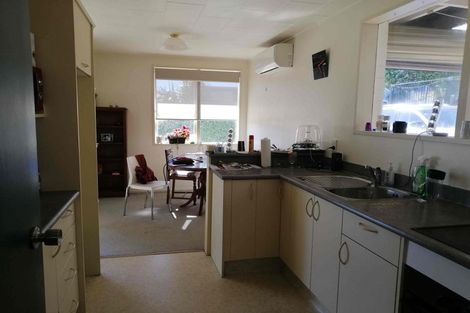 Photo of property in 17 Duchess Place, Maupuia, Wellington, 6022