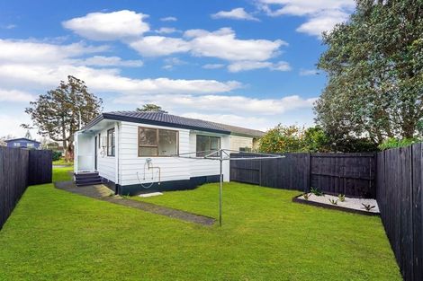 Photo of property in 2/8 Kirrama Place, Conifer Grove, Takanini, 2112