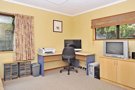 Photo of property in 1 Wincanton Place, Awapuni, Palmerston North, 4412