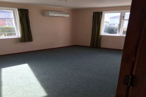 Photo of property in 27 Auburn Avenue, Upper Riccarton, Christchurch, 8041