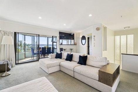 Photo of property in 1/64 Island Bay Road, Beach Haven, Auckland, 0626