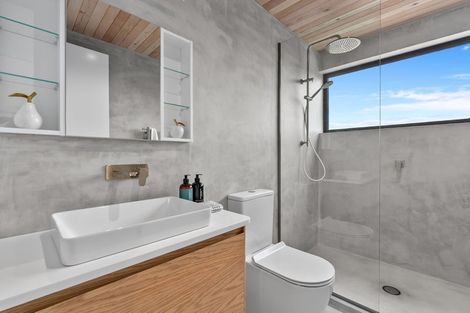 Photo of property in 33 Tomtit Crescent, Lake Hawea, 9382