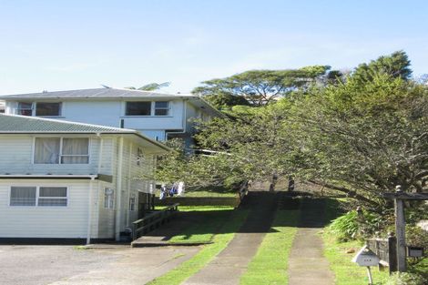 Photo of property in 114 Newlands Road, Newlands, Wellington, 6037