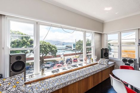 Photo of property in 124 Oriental Parade, Oriental Bay, Wellington, 6011