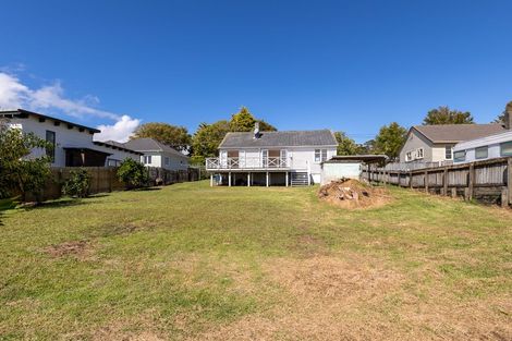 Photo of property in 18 Humphrey Kemp Avenue, Henderson, Auckland, 0612