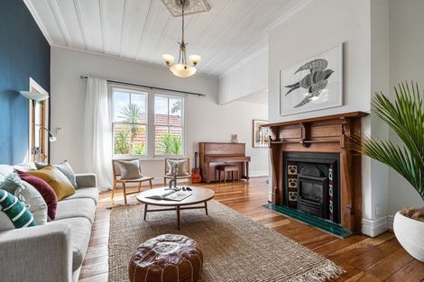 Photo of property in 32 Hastings Parade, Devonport, Auckland, 0624