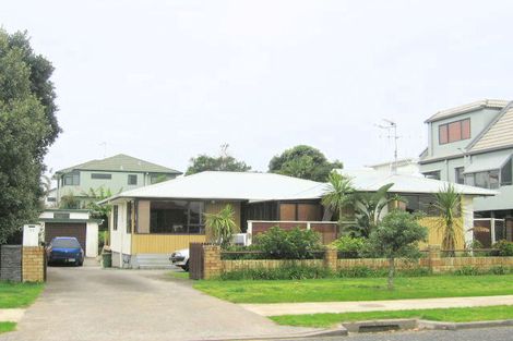 Photo of property in 35 Lee Street, Mount Maunganui, 3116