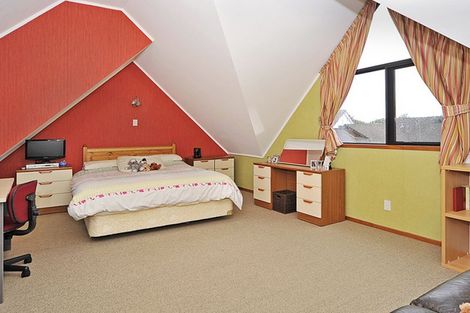 Photo of property in 1 Wincanton Place, Awapuni, Palmerston North, 4412