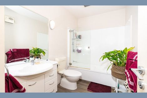 Photo of property in De Vere Apartments, 10/23 Tennyson Street, Te Aro, Wellington, 6011