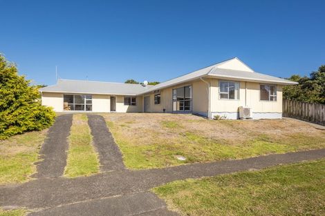 Photo of property in 50 Queens Road, Waikanae Beach, Waikanae, 5036