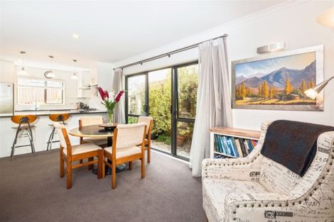 Photo of property in 31 Springvale Drive, Fairview Heights, Auckland, 0632