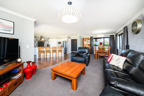 Photo of property in 23 Silicon Way, Fitzherbert, Palmerston North, 4410
