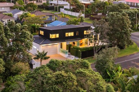 Photo of property in 52 Walton Street, Red Beach, 0932