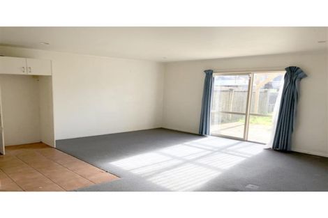 Photo of property in 15 Lockington Avenue, Henderson, Auckland, 0612