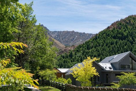 Photo of property in 22 Flynn Lane, Arrowtown, 9302