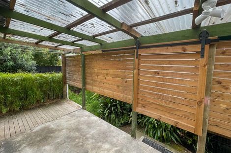 Photo of property in 15 Rerewai Place, Kelston, Auckland, 0602