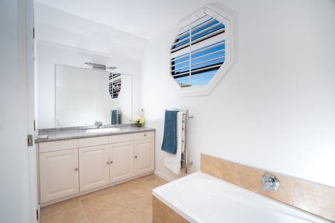 Photo of property in 5 Lavinia Grove, Waikanae Beach, Waikanae, 5036