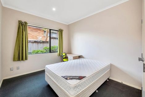 Photo of property in 43 South Kensington Way, Henderson, Auckland, 0612