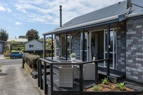 Photo of property in 32 Rutherford Drive, Waikanae Beach, Waikanae, 5036