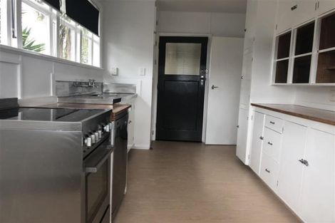 Photo of property in 9 Karaka Street, Merrilands, New Plymouth, 4312