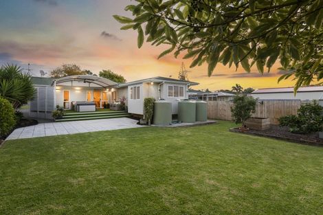 Photo of property in 3 Muir Avenue, Mangere Bridge, Auckland, 2022