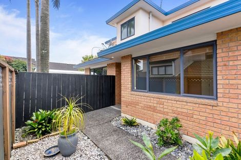 Photo of property in 2/25 Thirlmere Rise, Northpark, Auckland, 2013