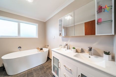 Photo of property in 12 Waipuna Grove, Stokes Valley, Lower Hutt, 5019