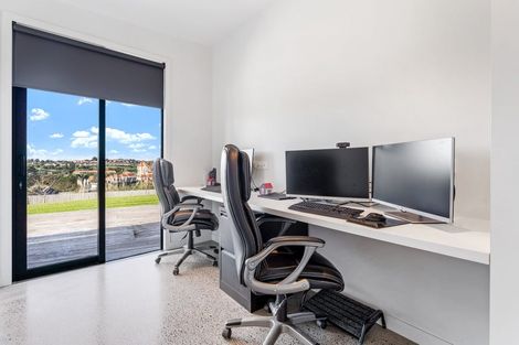 Photo of property in 7 Laguna Place, Matakatia, Whangaparaoa, 0930