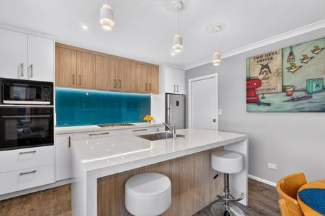 Photo of property in 28 Selwyn Road, Havelock North, 4130